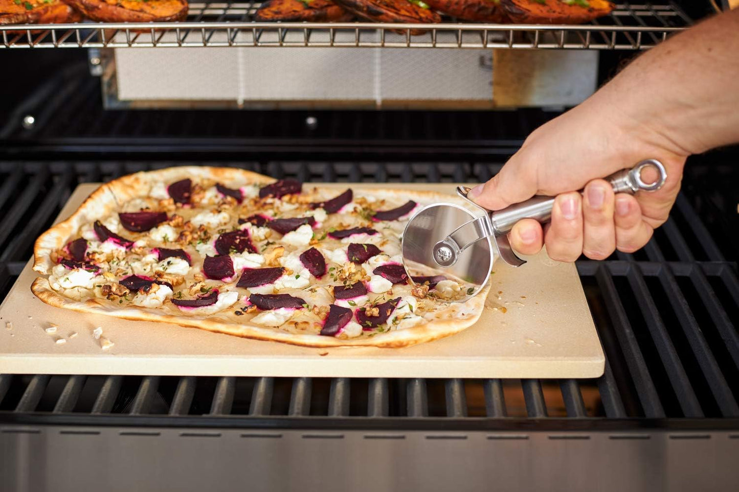 Rösle 12718 Stainless Steel Round-Handle Pizza Cutter Wheel with Thumb Leverage 7.9 in.