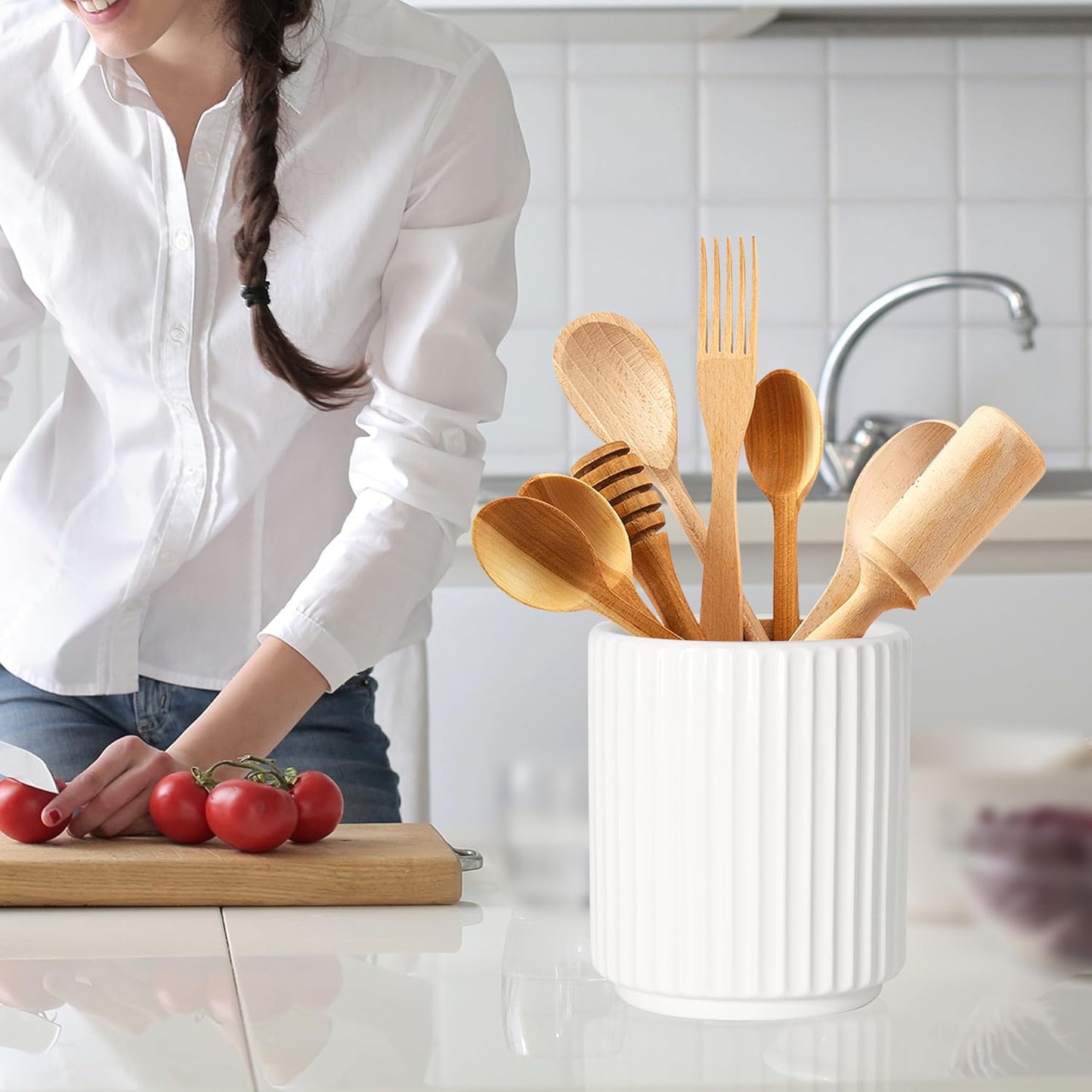 Kitchen Holder for Cooking Utensils, Kitchen Crocks for Storing Utensils (H5.51” x W4.92”), Flatware & Utensil Storage Spoon Stand Ceramic, Includes Silicone Drying Mat Milk Tea Color